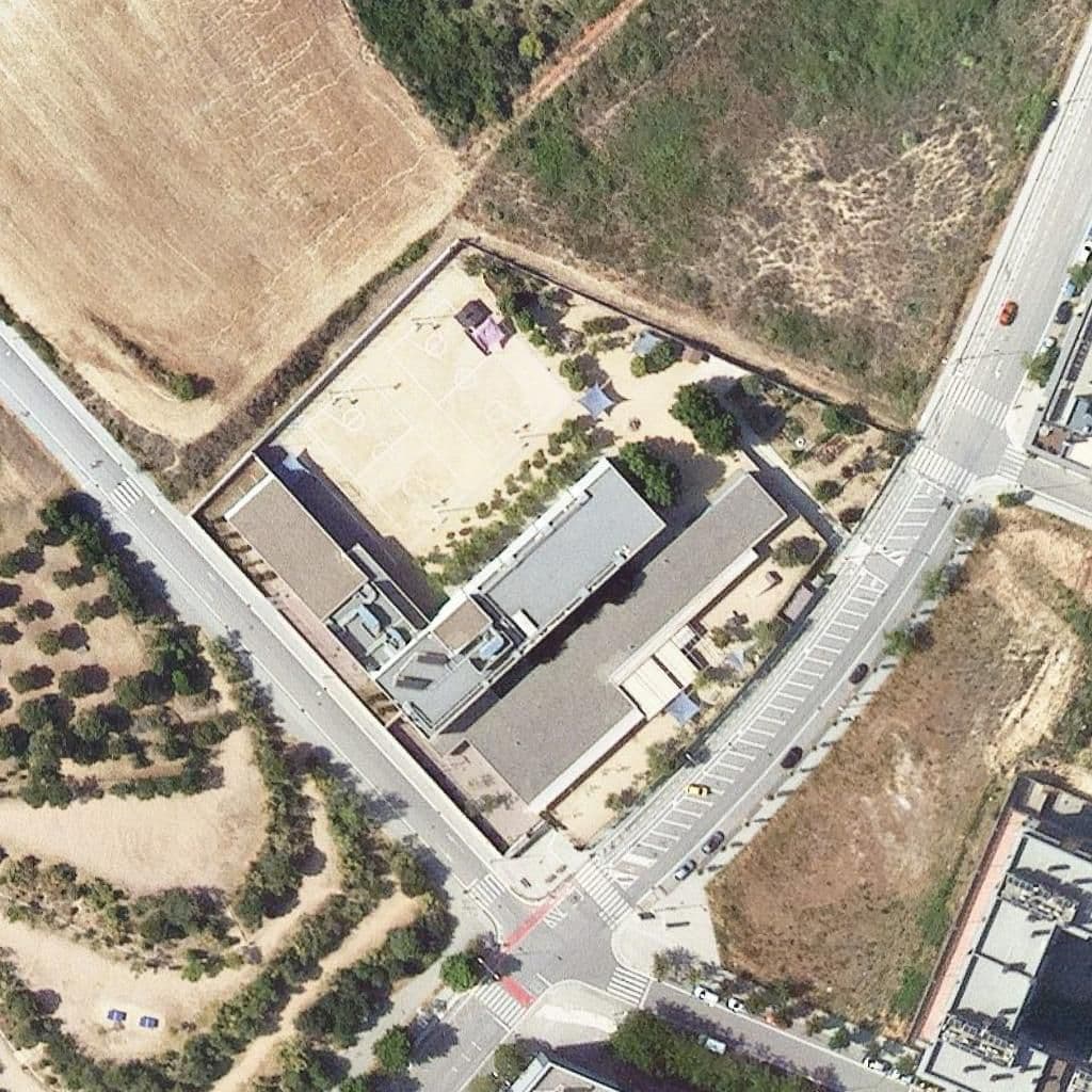 Aerial view of the grounds of Institut Escola Mas Rampinyo