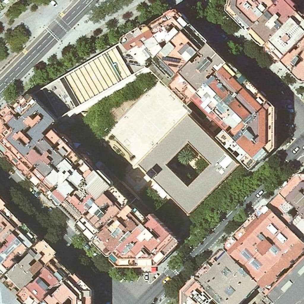 Aerial view of the grounds of Escola Els Llorers