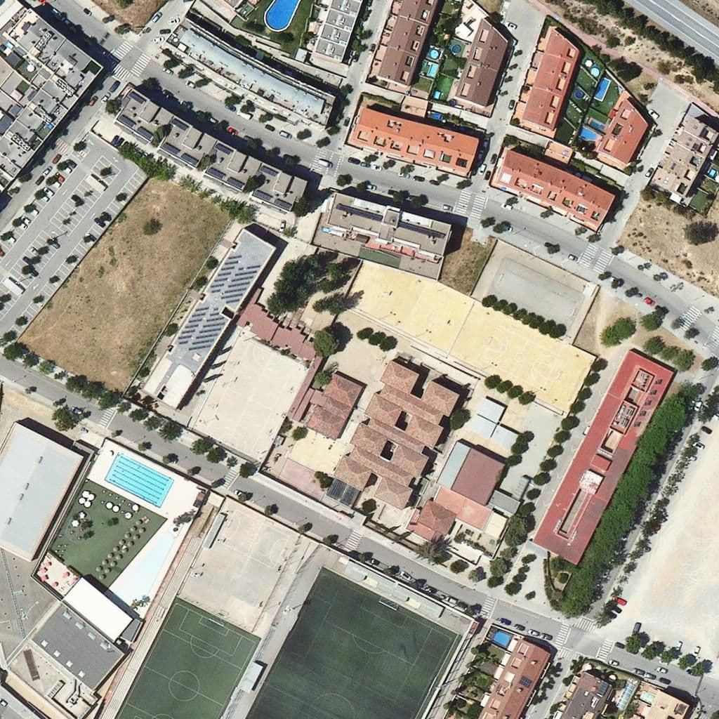 Aerial view of the grounds of Institut Escola Jacint Verdaguer
