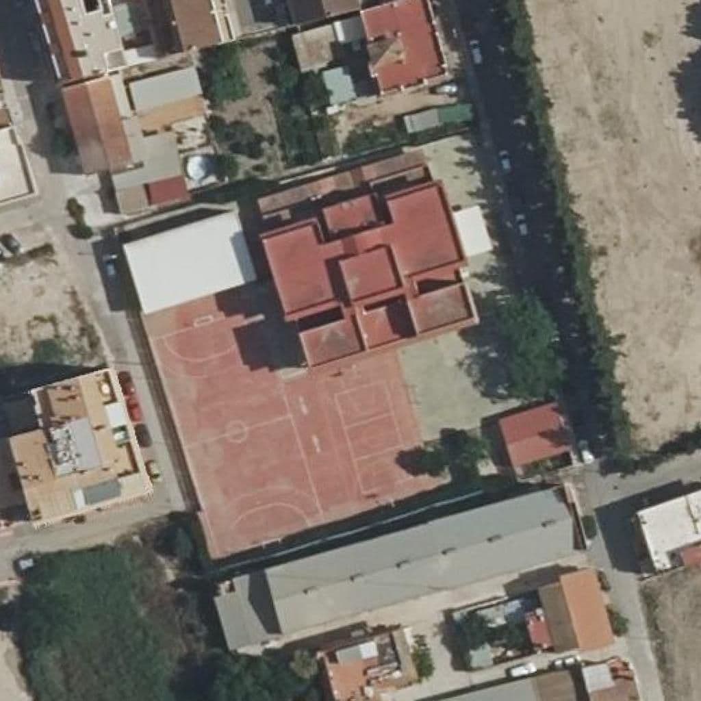 Вид згори на територію школи «SAN VICENTE FERRER»