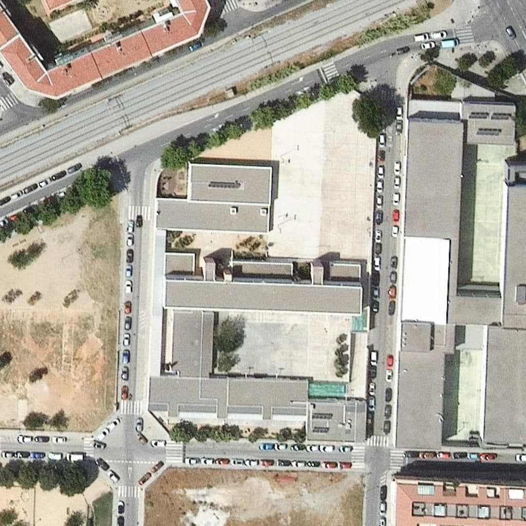 Вид згори на територію школи «Escola França»