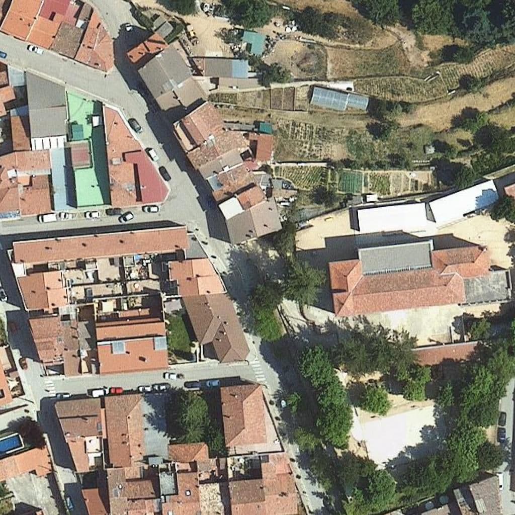 Вид згори на територію школи «Escola Guilleries»