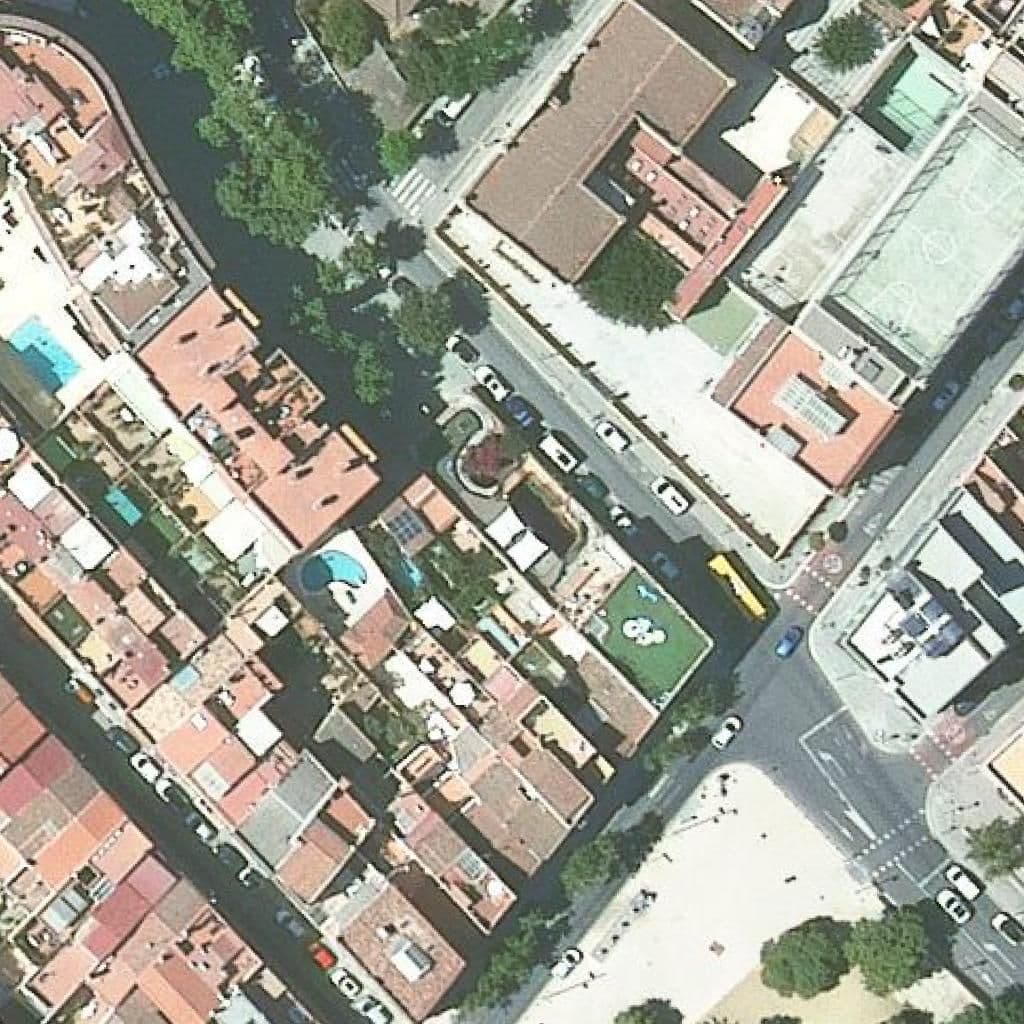 Вид сверху на территорию школы «Llar D'infants L'escoleta De Badalona»