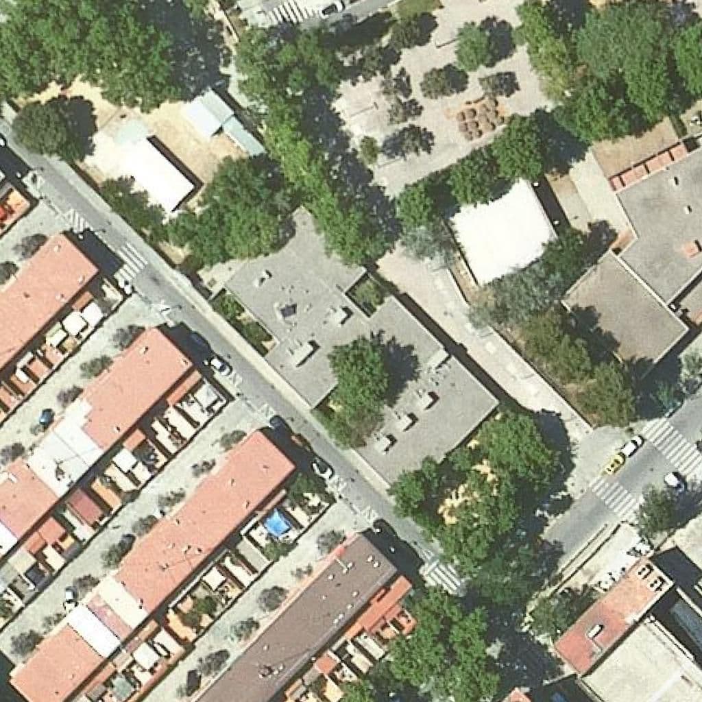 Вид сверху на территорию школы «Llar D'infants Cascavell»