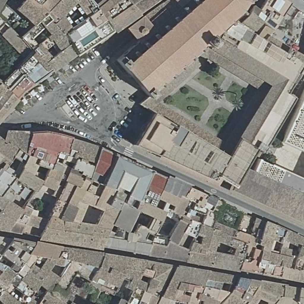 Вид сверху на территорию школы «SANT FRANCESC»
