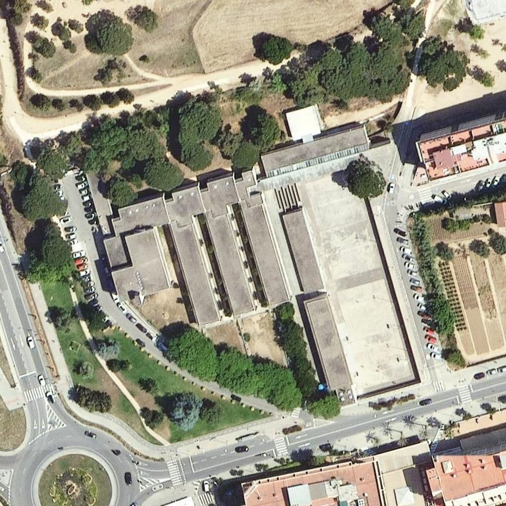 Вид згори на територію школи «Institut Ramon Coll I Rodés»