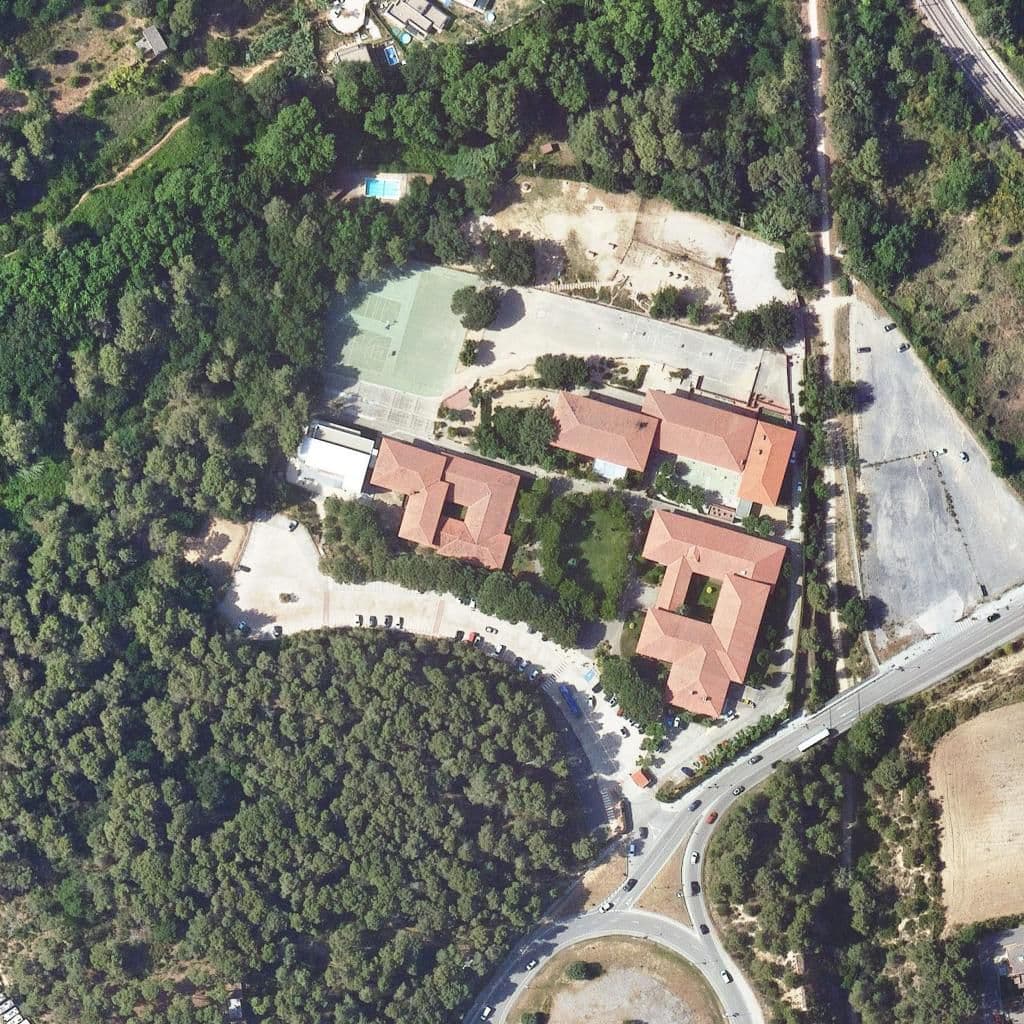 Вид згори на територію школи «La Vall»
