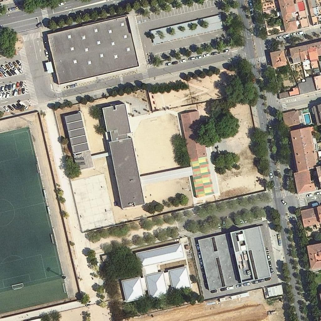 Вид згори на територію школи «Escola El Pla»