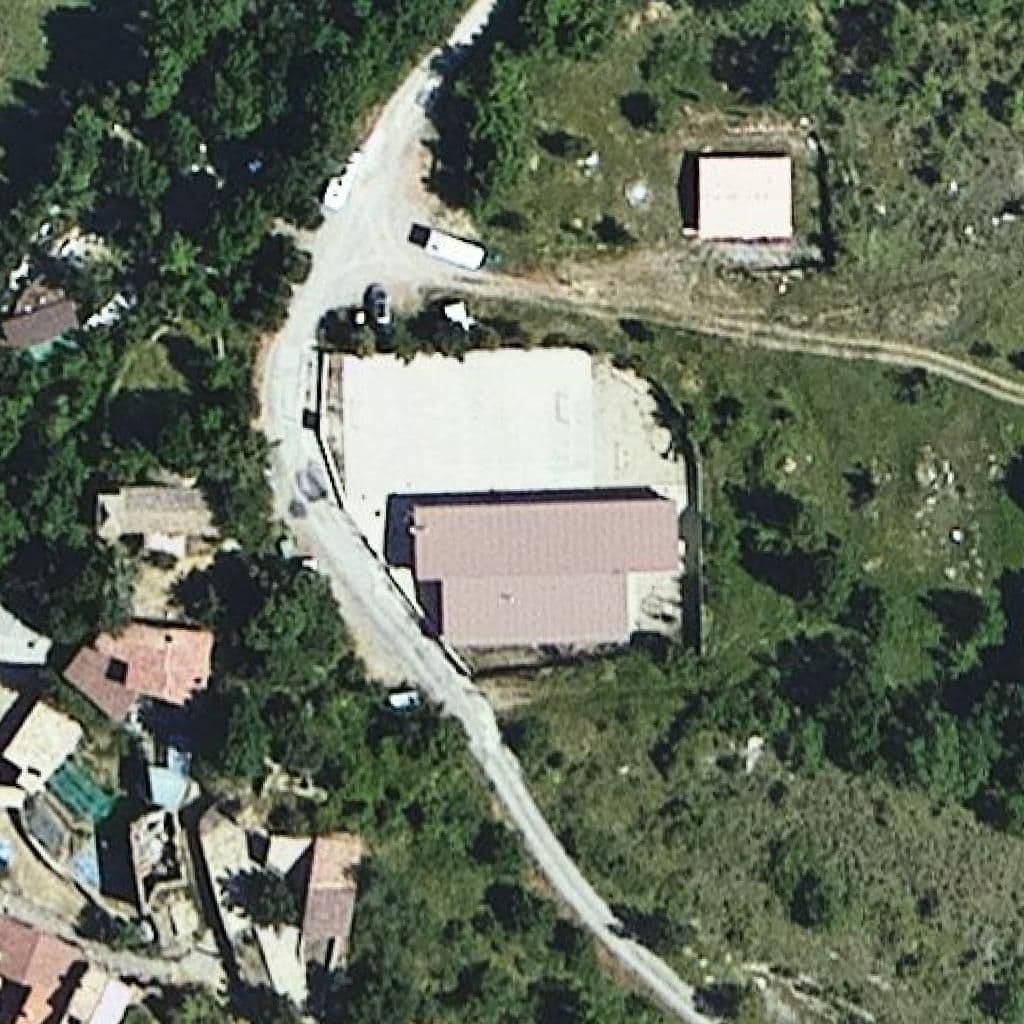 Вид згори на територію школи «Escola D'espluga De Serra - Zer Alta Ribagorça»