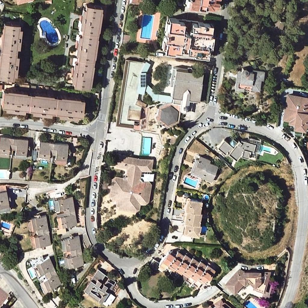 Вид згори на територію школи «Montjuïc»