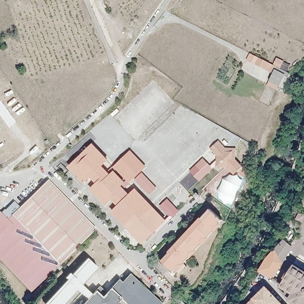 Вид сверху на территорию школы «CONCEPCION ARENAL»