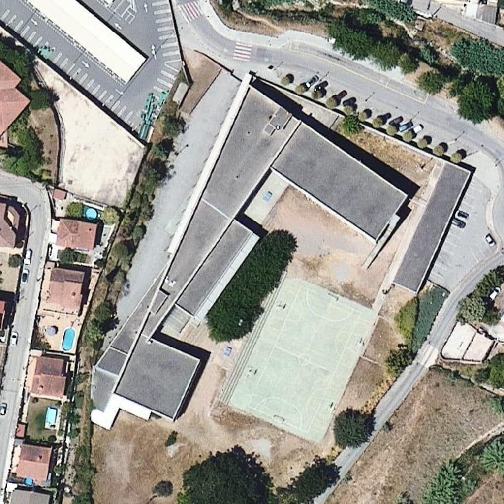 Вид згори на територію школи «Institut Vall D'arús»
