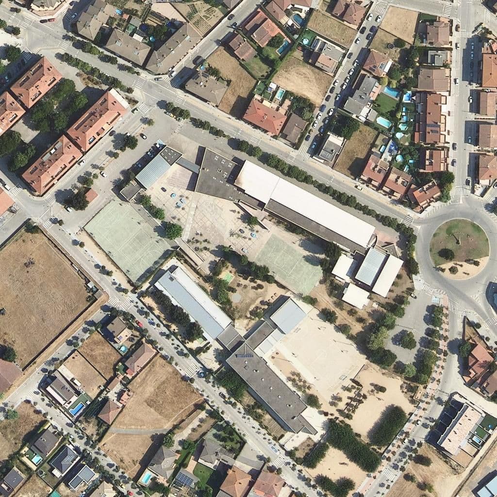 Вид згори на територію школи «Institut De Santa Coloma De Farners»