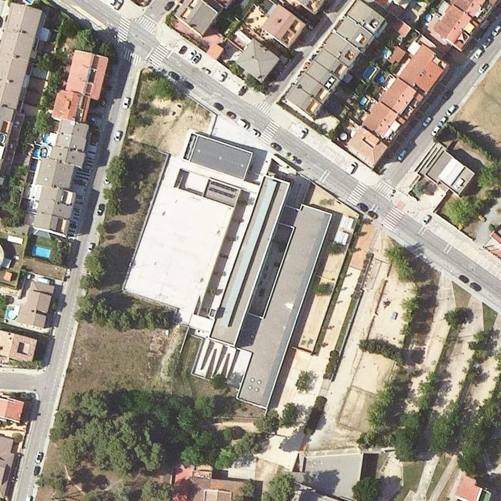 Вид згори на територію школи «Escola La Torreta»