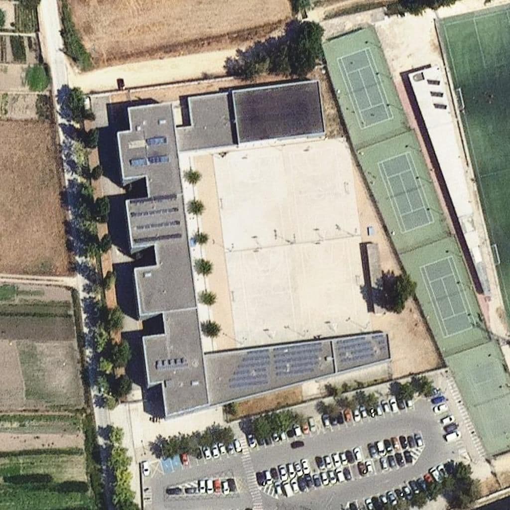 Вид сверху на территорию школы «Institut Vallvera»