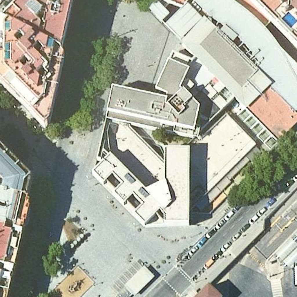 Aerial view of the grounds of Escola Bressol El Tren De Fort Pienc