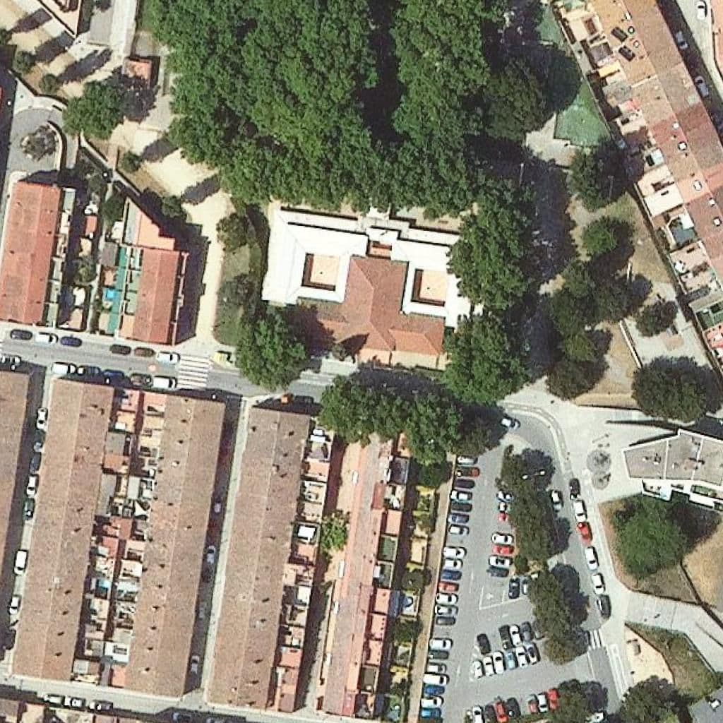 Вид згори на територію школи «Escola Bressol La Cuna»