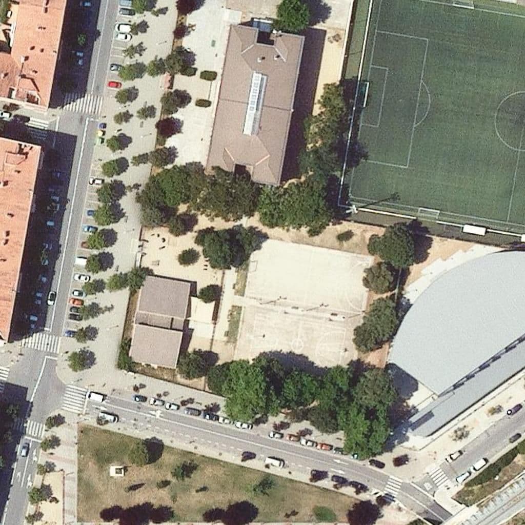 Вид згори на територію школи «Escola Congost»