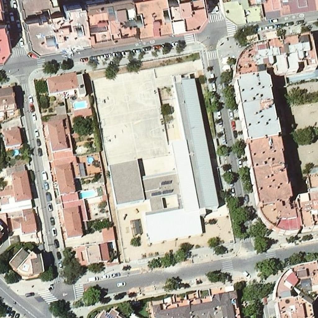 Вид сверху на территорию школы «Escola Vicente Ferrer»