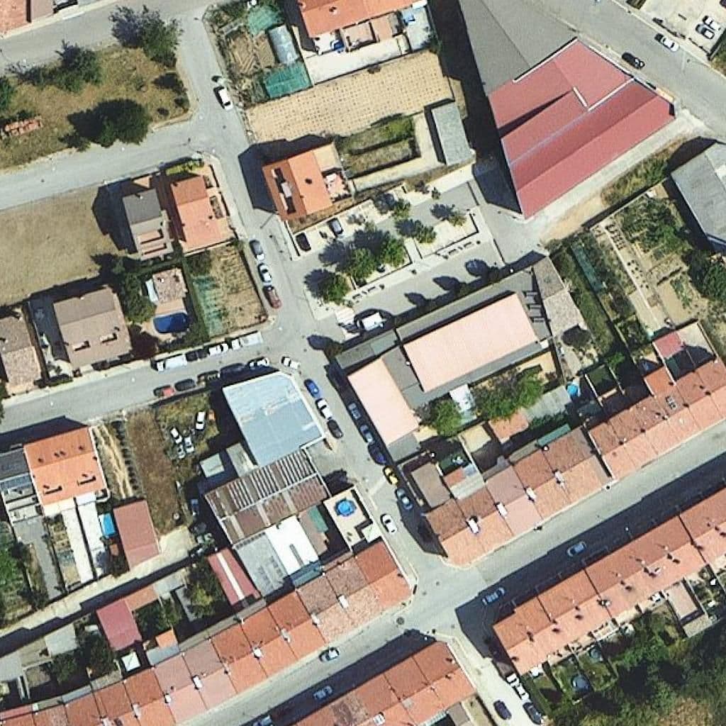 Вид сверху на территорию школы «Escola Bressol Municipal La Baldufa»