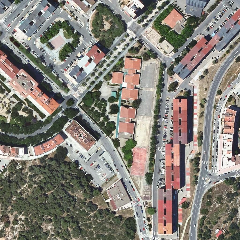 Aerial view of the grounds of Escola Sant Pere I Sant Pau