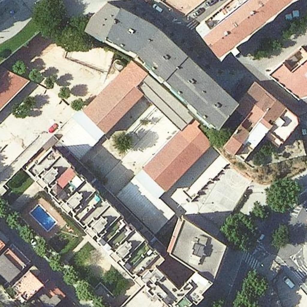 Вид згори на територію школи «Institut Maria Canela»