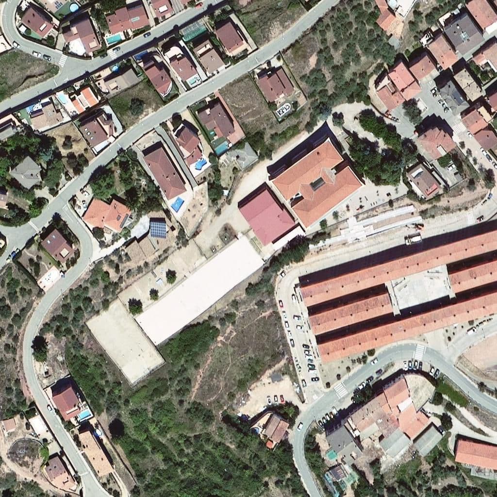 Вид згори на територію школи «Escola Patrocini»