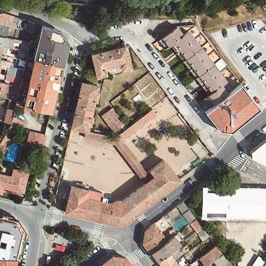 Aerial view of the grounds of Escola Doctor Fortià I Solà