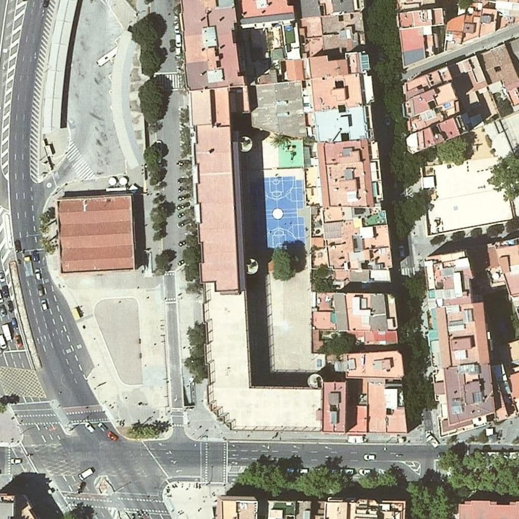 Вид сверху на территорию школы «Jesús Maria Sant Andreu»