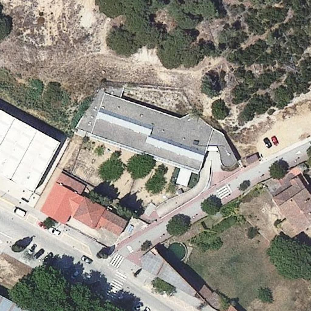 Вид згори на територію школи «Escola Bressol La Petjada»