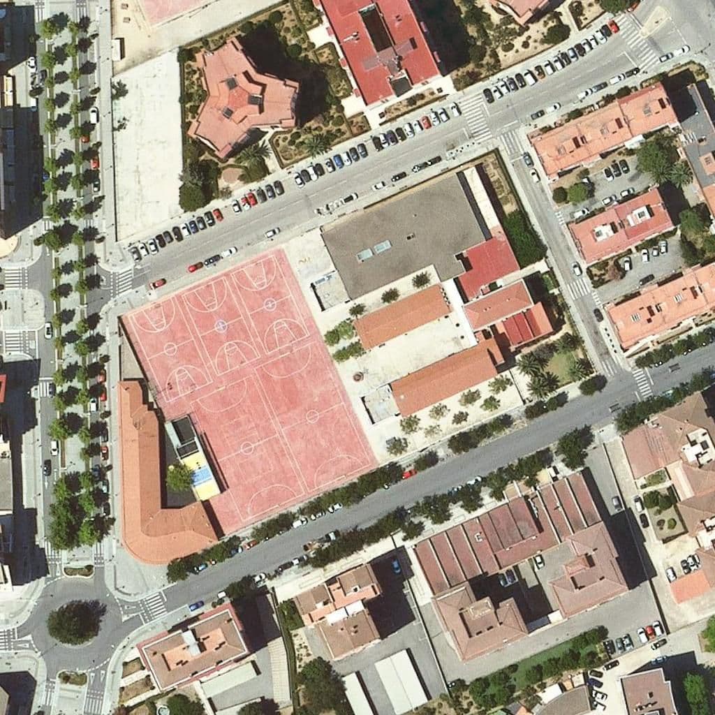 Вид згори на територію школи «La Salle Torreforta»
