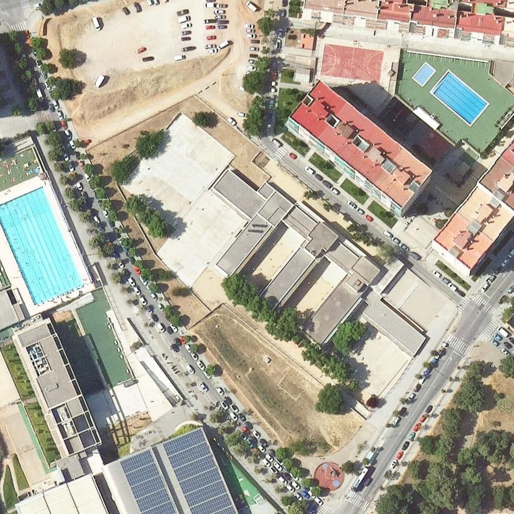Вид сверху на территорию школы «Escola Concòrdia»