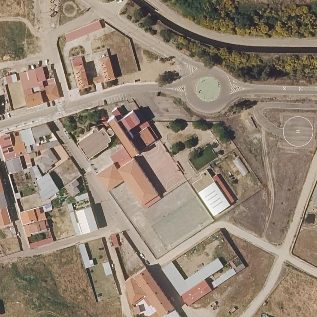 Вид згори на територію школи «LACIMURGA CONSTANTIA IULIA»