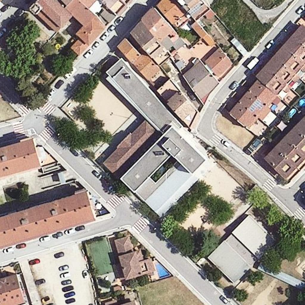 Вид згори на територію школи «Escola Montnegre»
