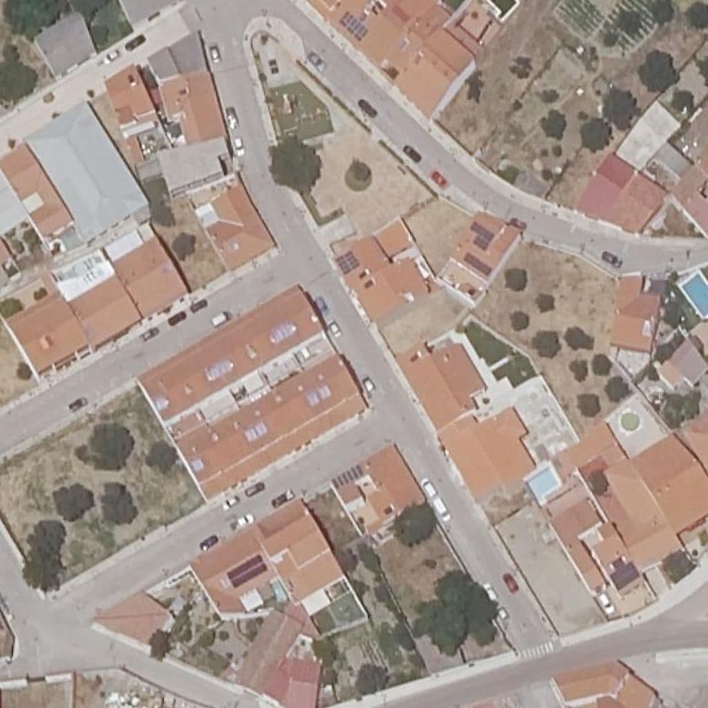 Вид згори на територію школи «GARROVILLAS DE ALCONÉTAR»