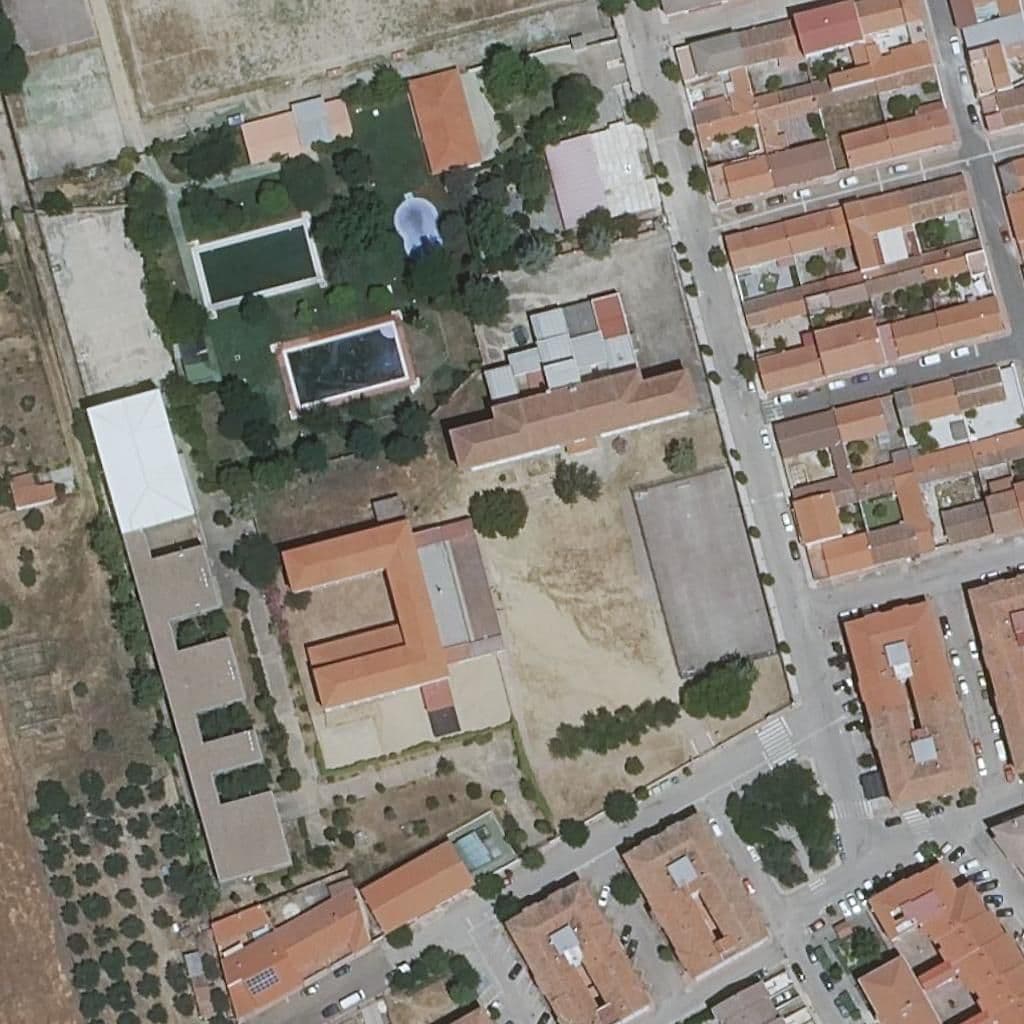 Вид сверху на территорию школы «NUESTRA SEÑORA DE SOTERRAÑA»