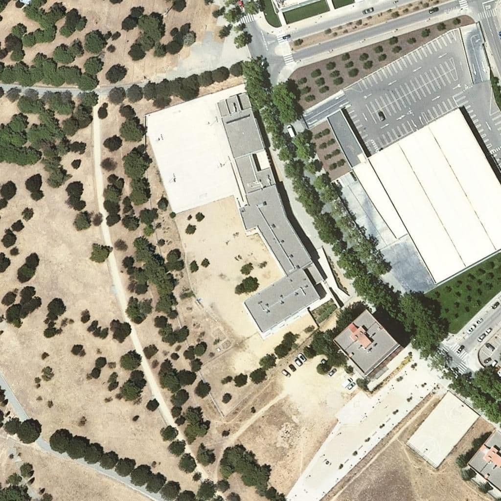 Aerial view of the grounds of Escola Les Ciències