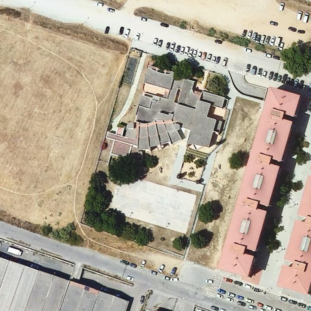 Вид сверху на территорию школы «Escola Sant Miquel Del Cros»