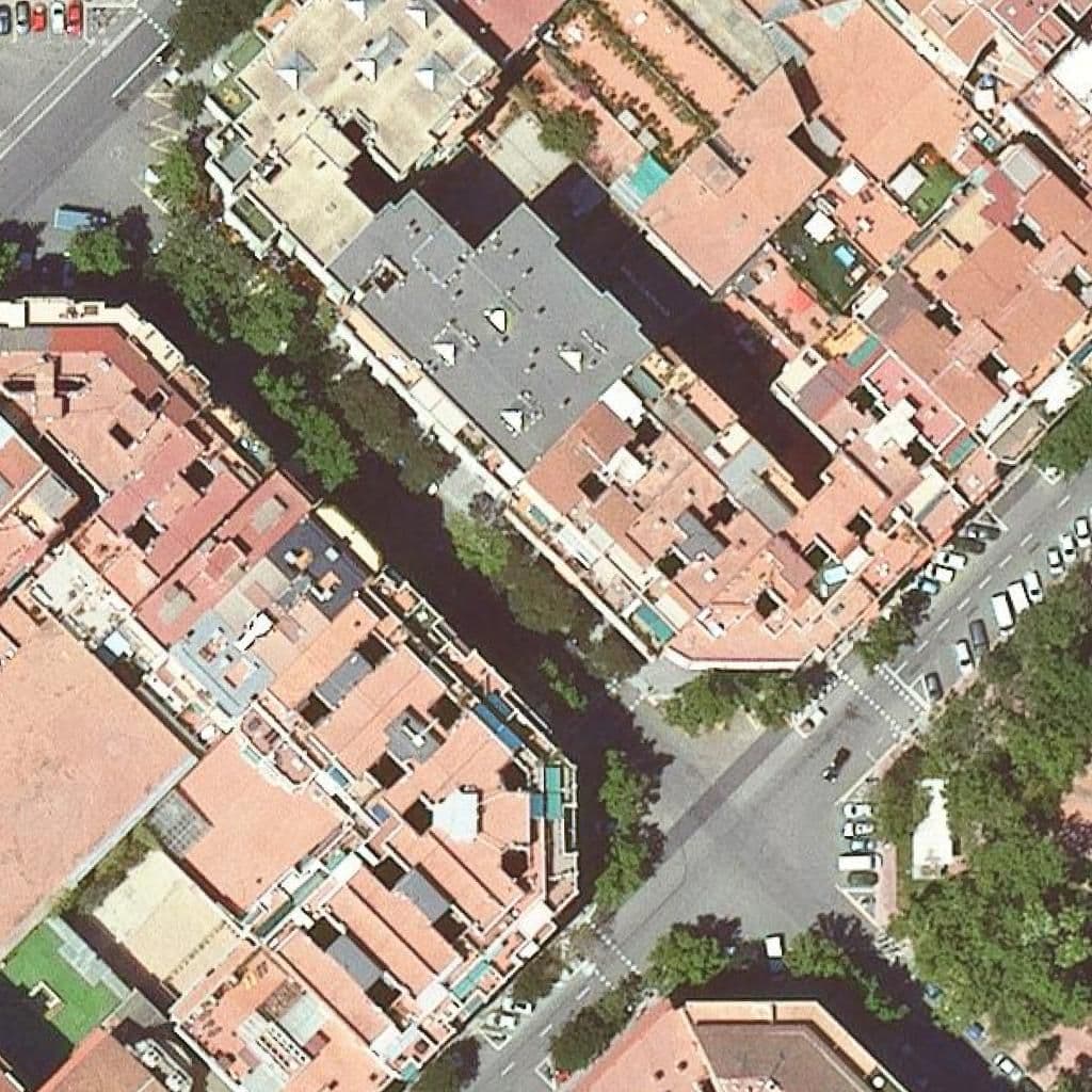 Вид сверху на территорию школы «Lli Privada Pam I Pipa»