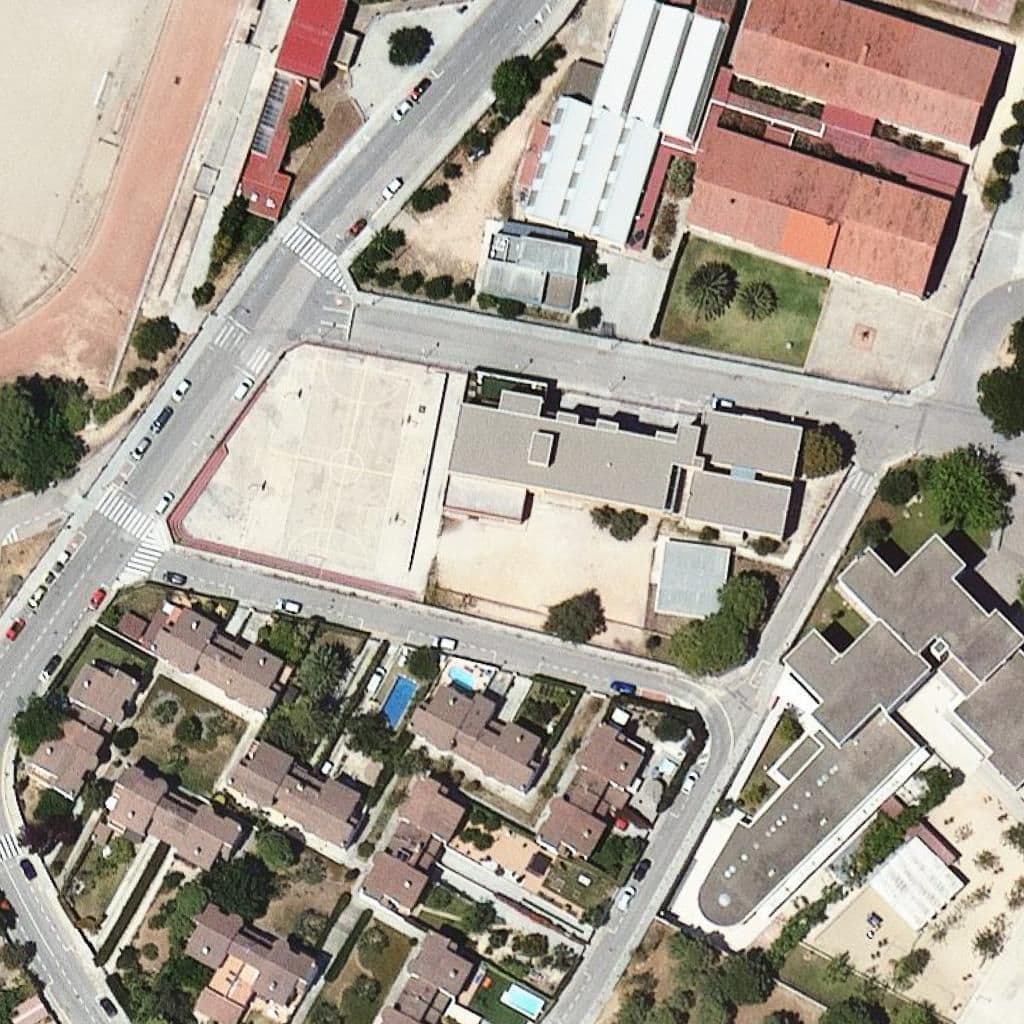 Aerial view of the grounds of Institut Andreu Nin