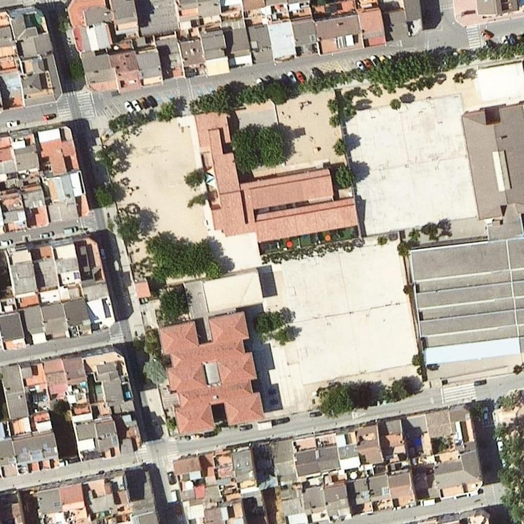Вид згори на територію школи «Escola Joan Maragall»