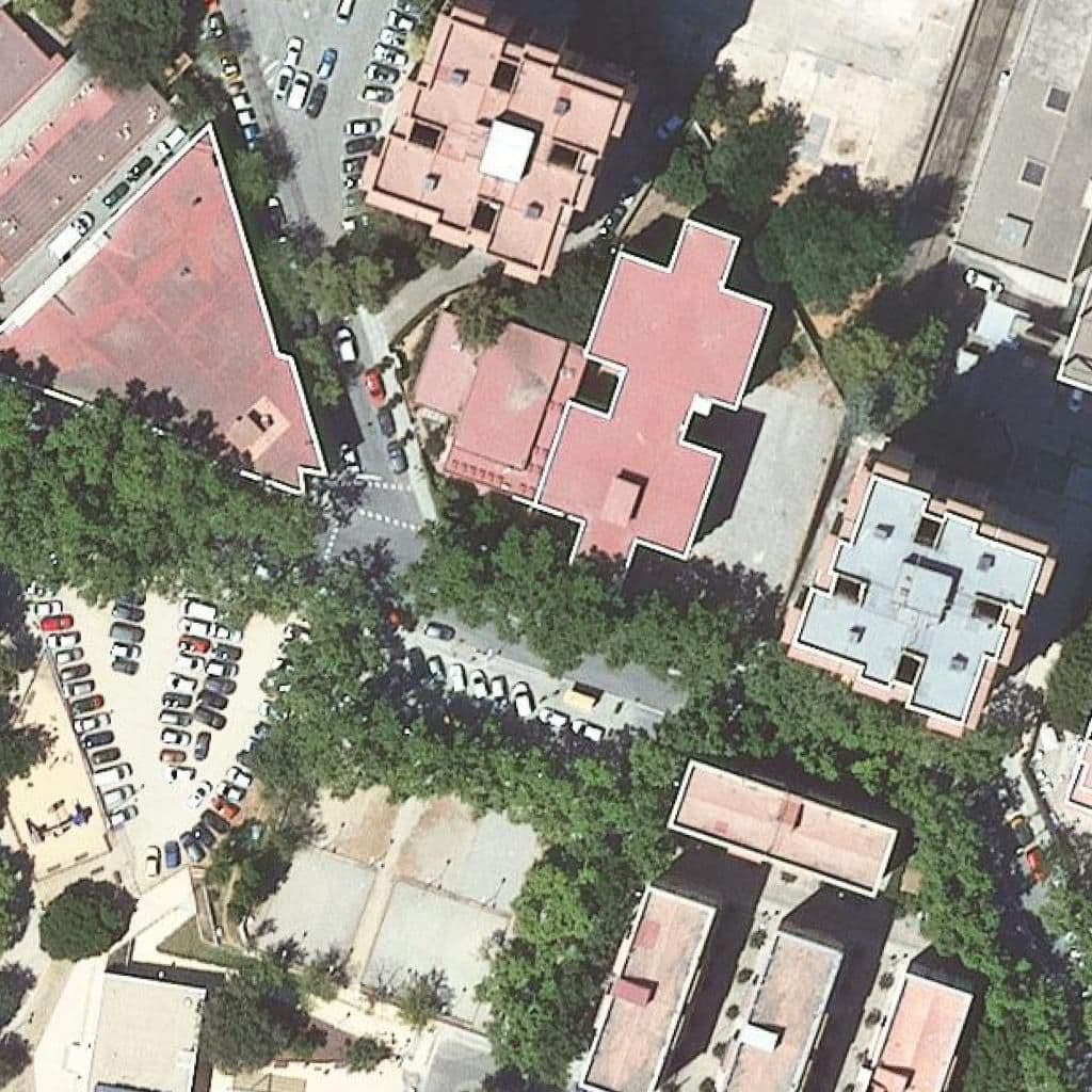 Вид згори на територію школи «Eoi Barcelona-Vall D'hebron»