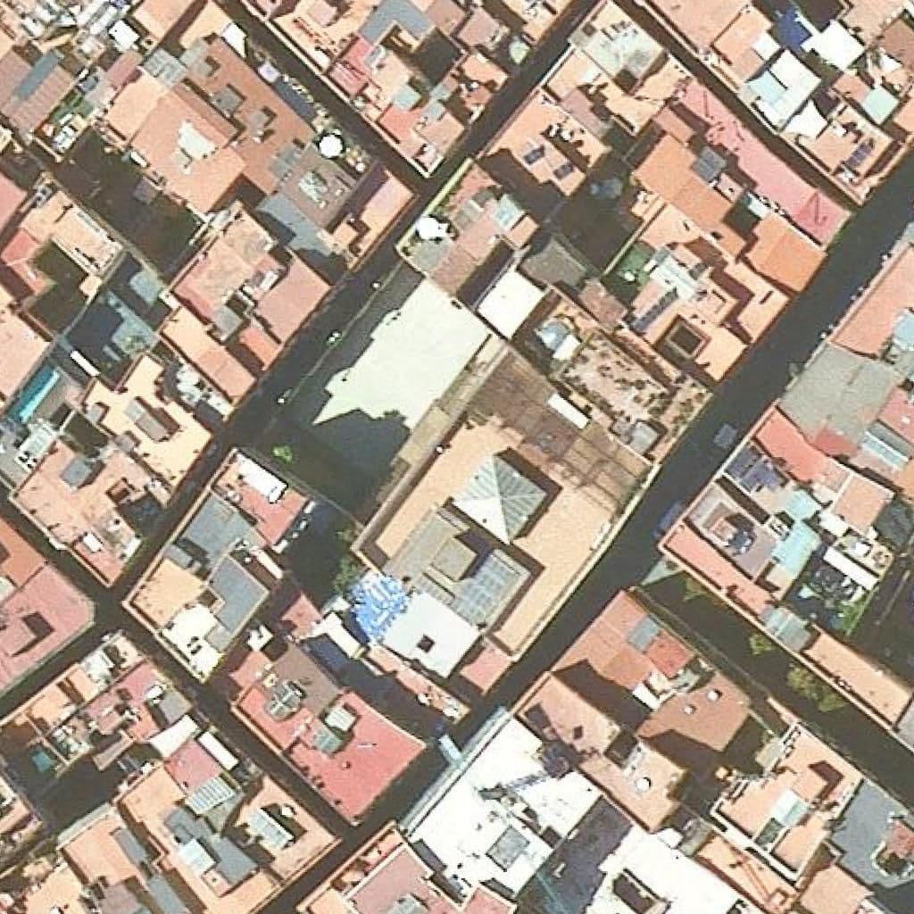 Aerial view of the grounds of Escola Cervantes