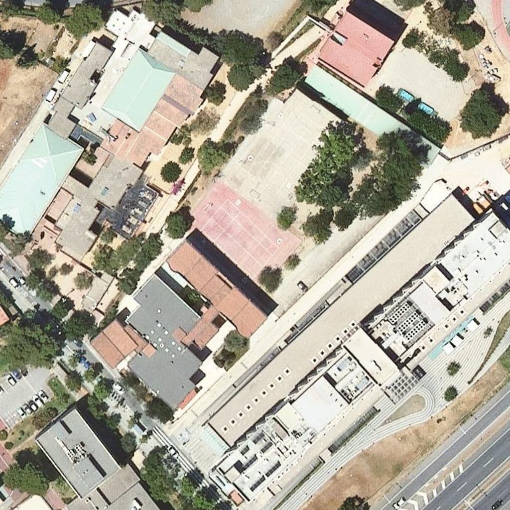 Вид згори на територію школи «Institut Joanot Martorell»