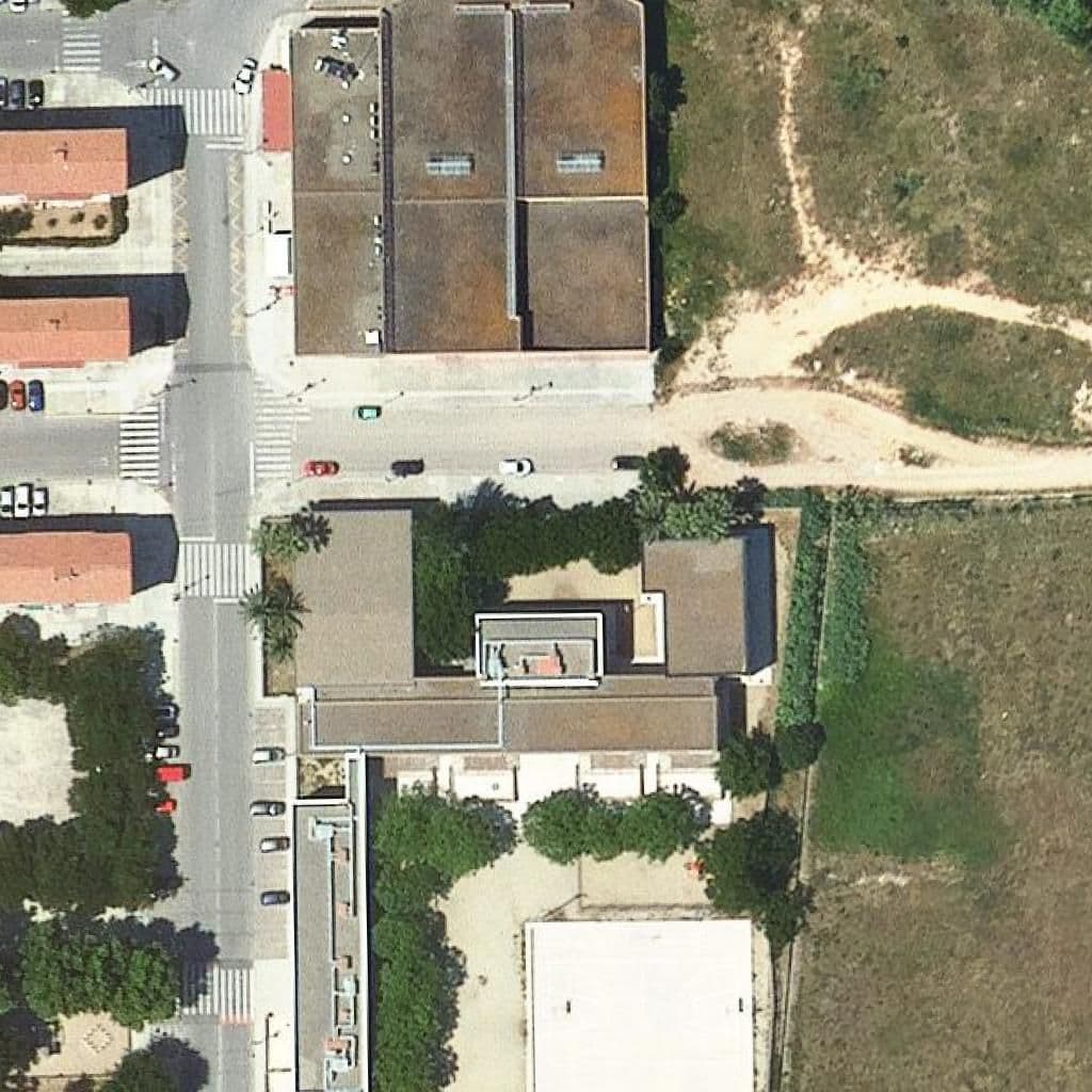 Aerial view of the grounds of Escola Riu Clar