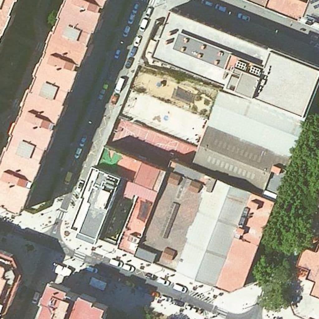 Вид сверху на территорию школы «Jesuïtes Poble Sec - Sant Pere Claver»
