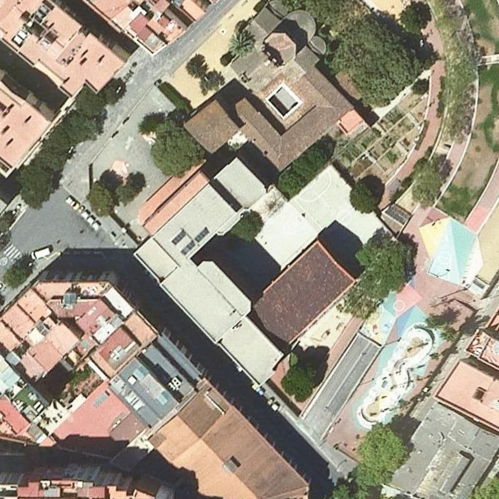 Aerial view of the grounds of Escola Collaso I Gil