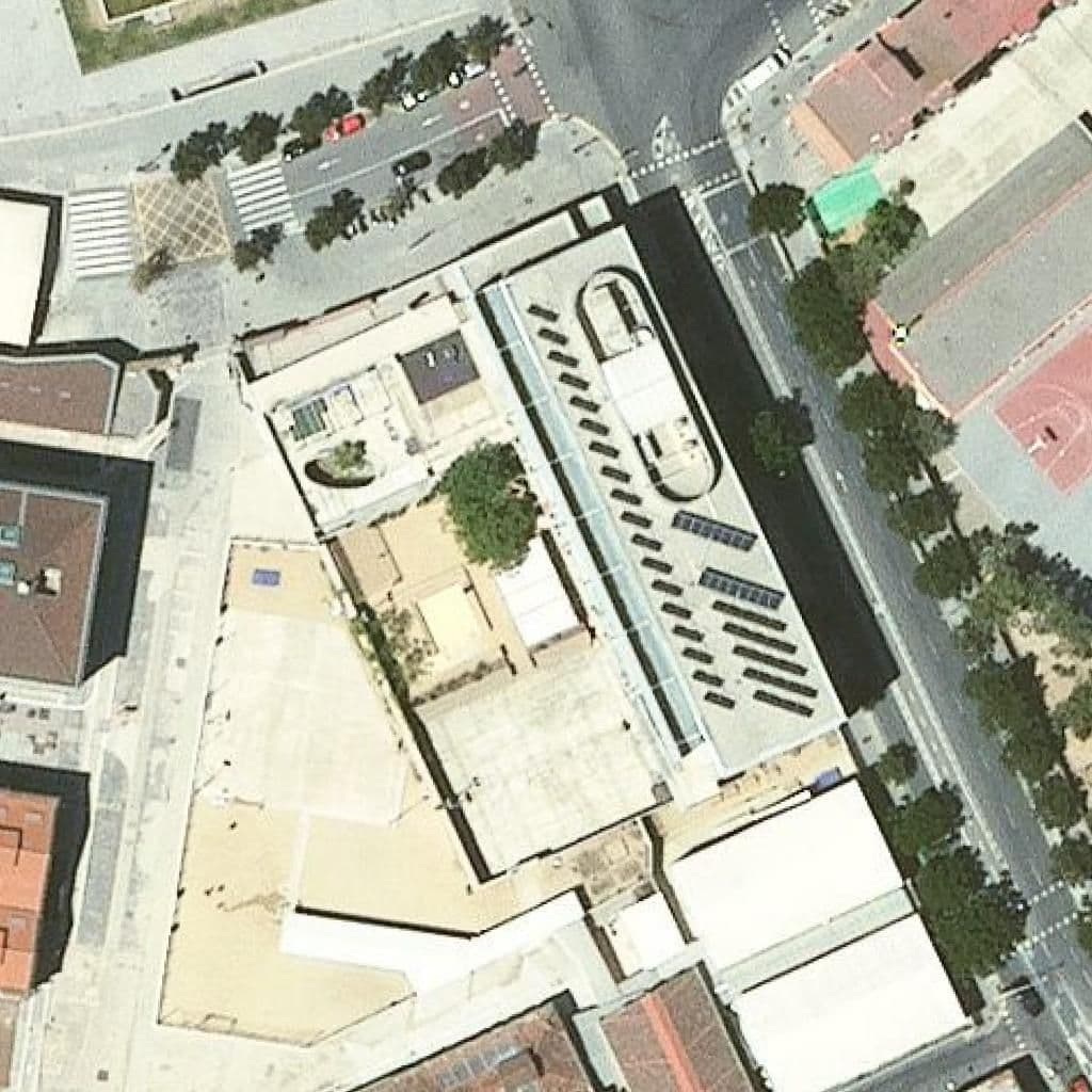 Aerial view of the grounds of Escola Can Fabra