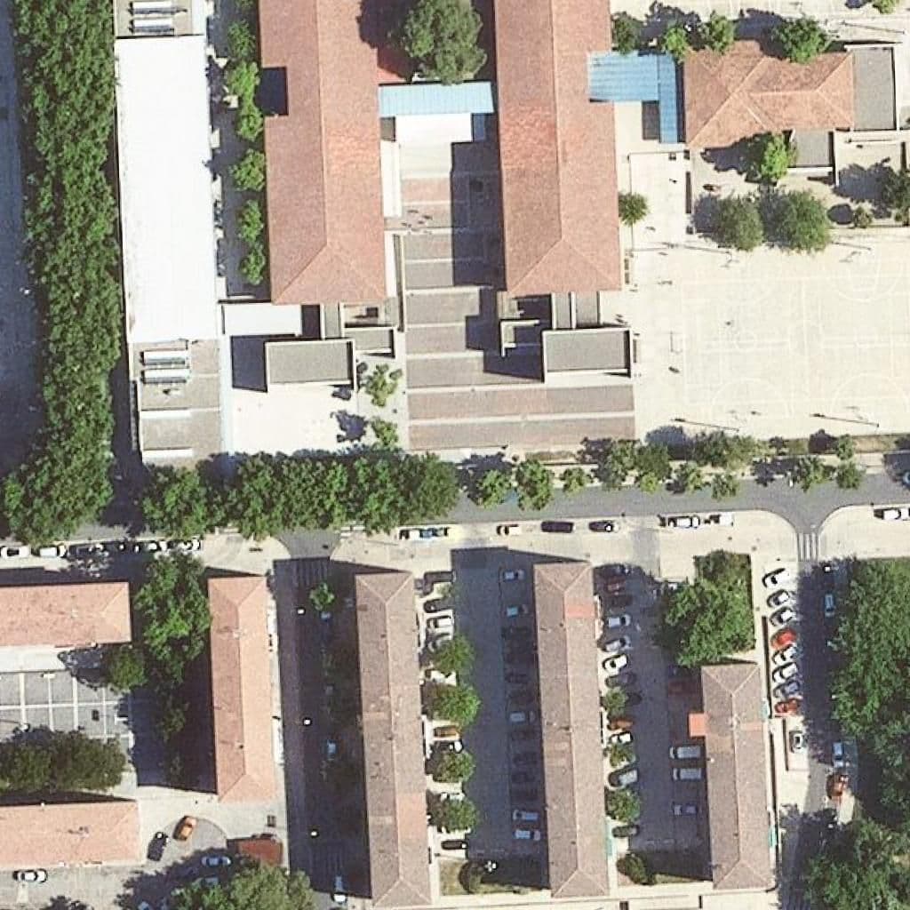 Вид згори на територію школи «Escola Santa Maria De Gardeny»