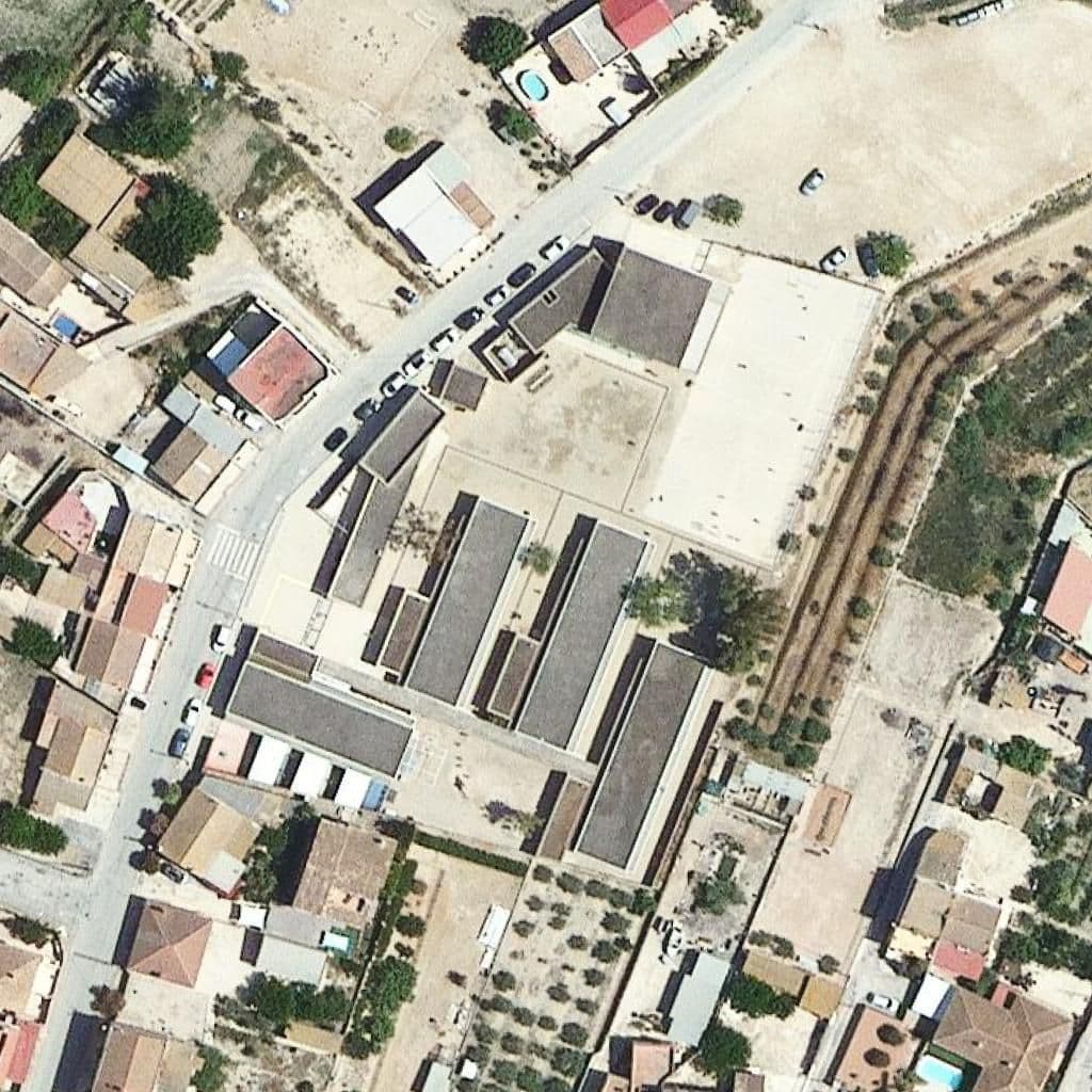 Вид згори на територію школи «Escola Riumar»